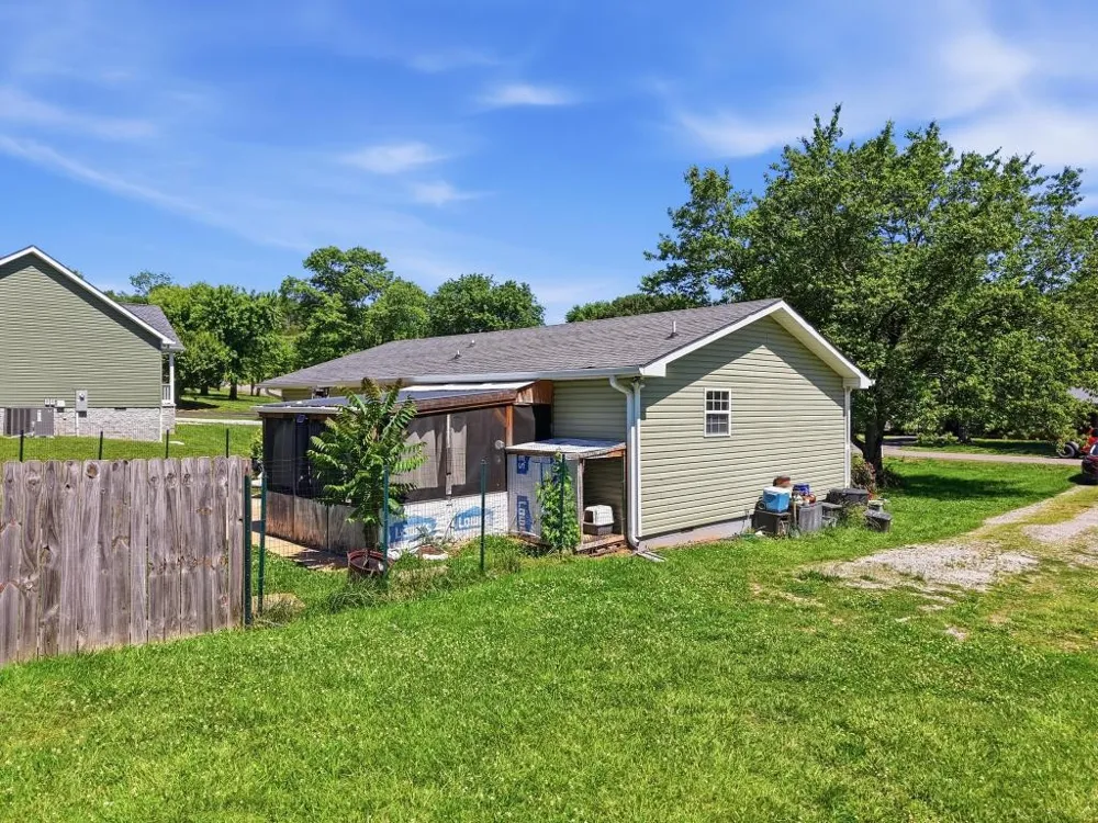 163 Haley Ave Doyle, TN 38559