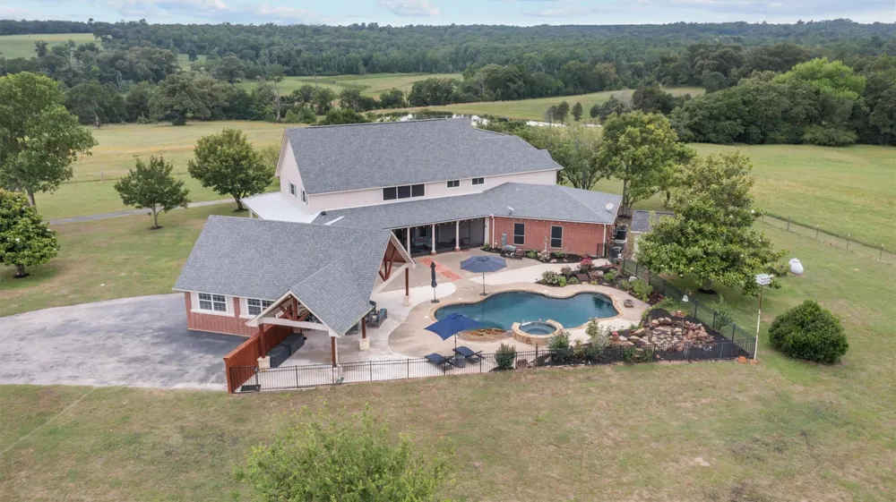 17655 Fm 832 Buffalo, TX 75831