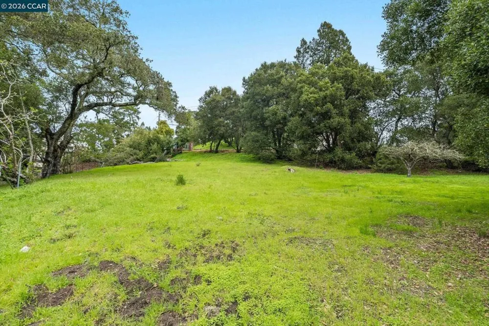 9 Charles Hill Rd Orinda, CA 94563