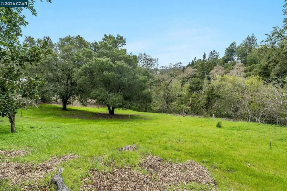 9 Charles Hill Rd Orinda, CA 94563