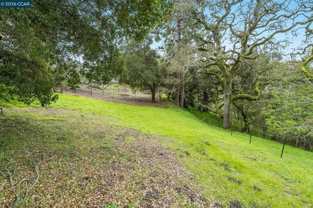 9 Charles Hill Rd Orinda, CA 94563