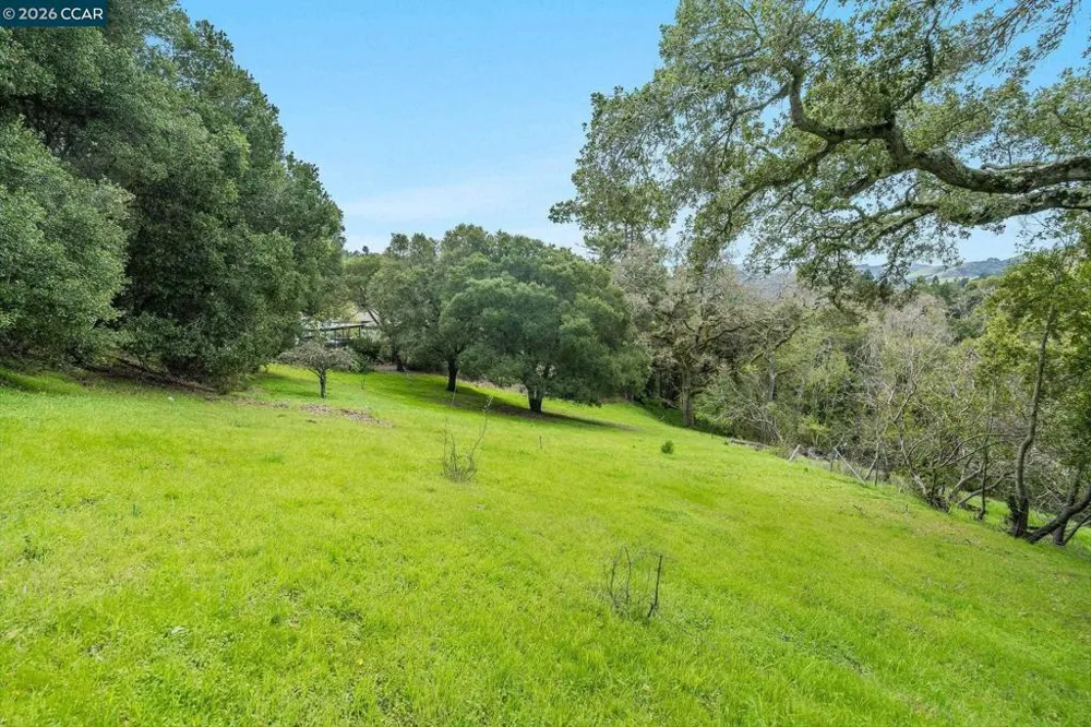 9 Charles Hill Rd Orinda, CA 94563