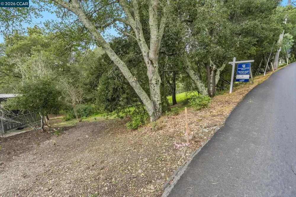 9 Charles Hill Rd Orinda, CA 94563
