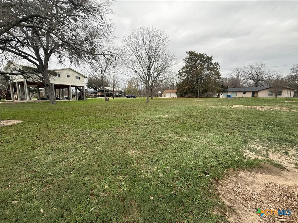112 Lake Forrest Dr. Seguin, TX 78155