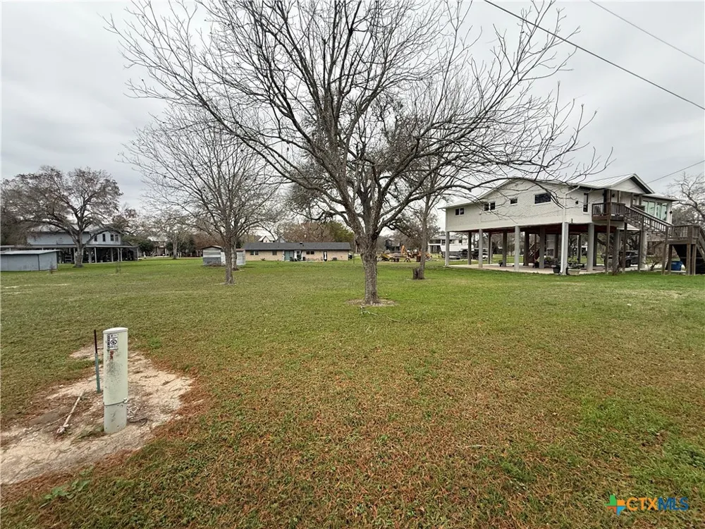 112 Lake Forrest Dr. Seguin, TX 78155