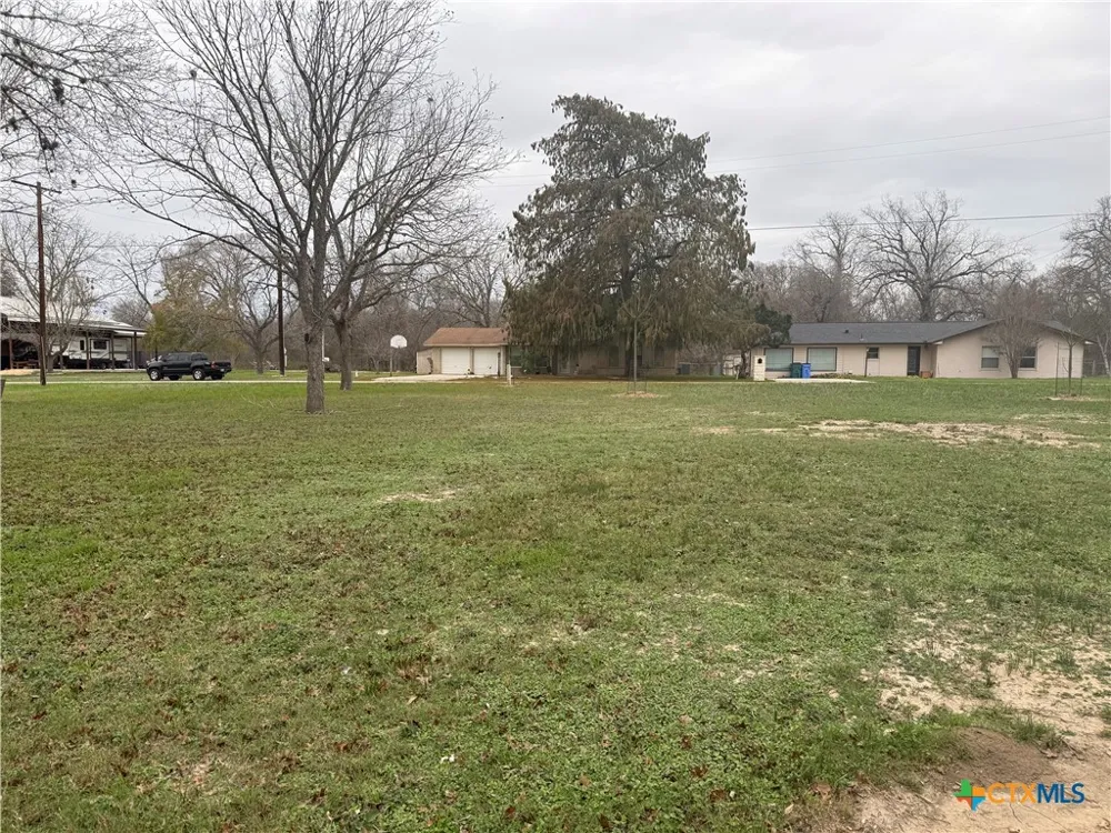 112 Lake Forrest Dr. Seguin, TX 78155