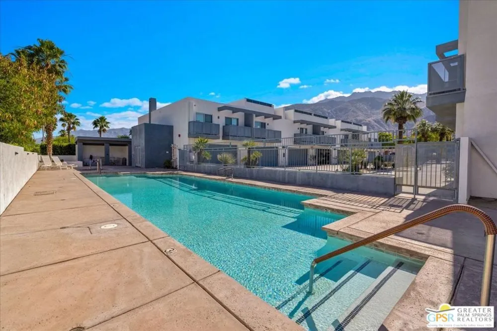 1520 Via Miraleste Palm Springs, CA 92262