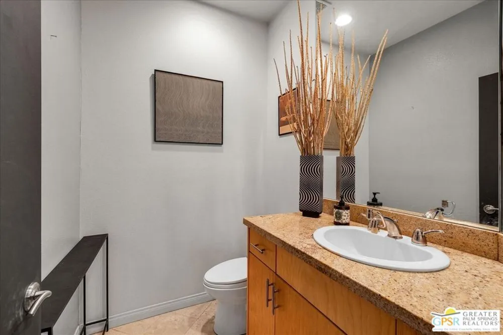 1520 Via Miraleste Palm Springs, CA 92262