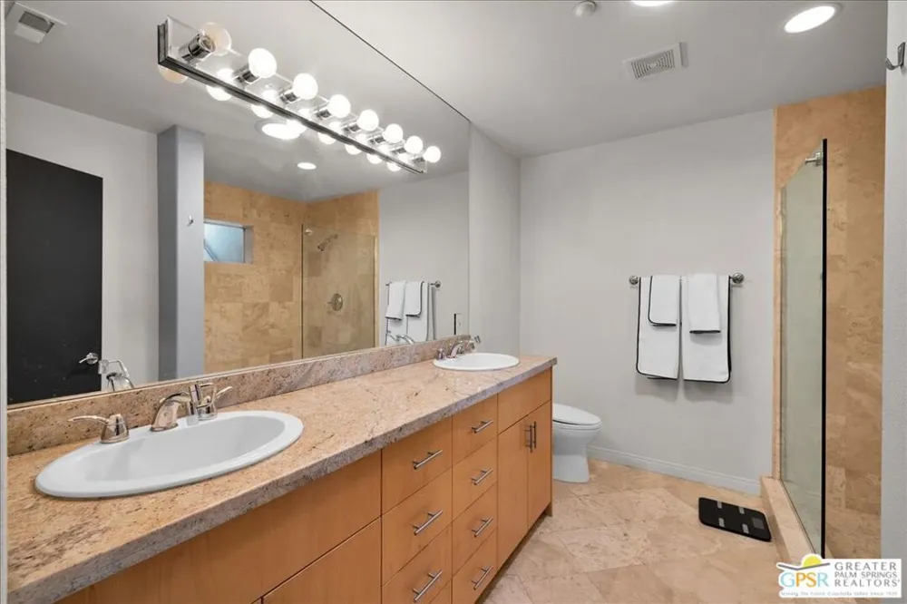 1520 Via Miraleste Palm Springs, CA 92262
