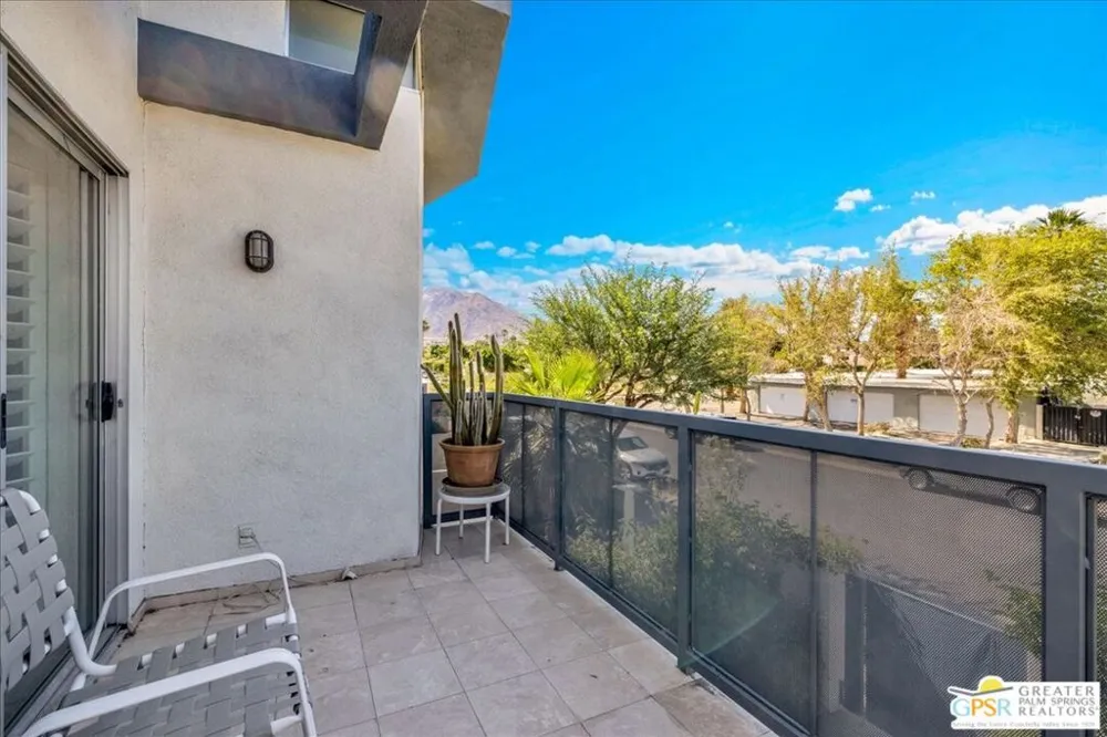 1520 Via Miraleste Palm Springs, CA 92262