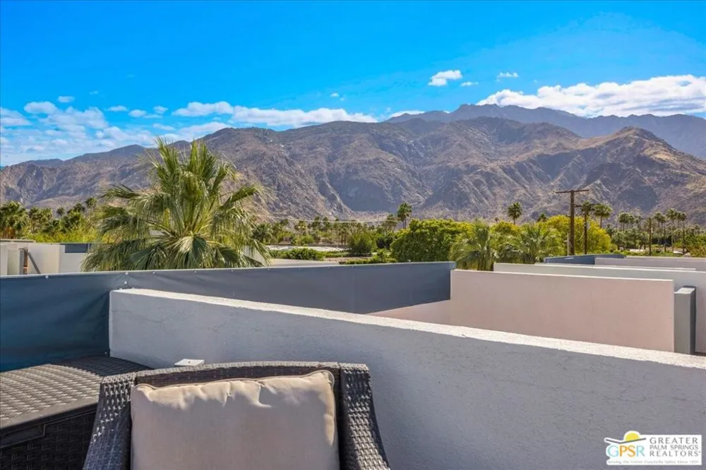1520 Via Miraleste Palm Springs, CA 92262