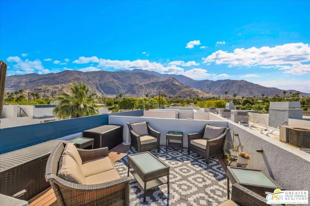 1520 Via Miraleste Palm Springs, CA 92262