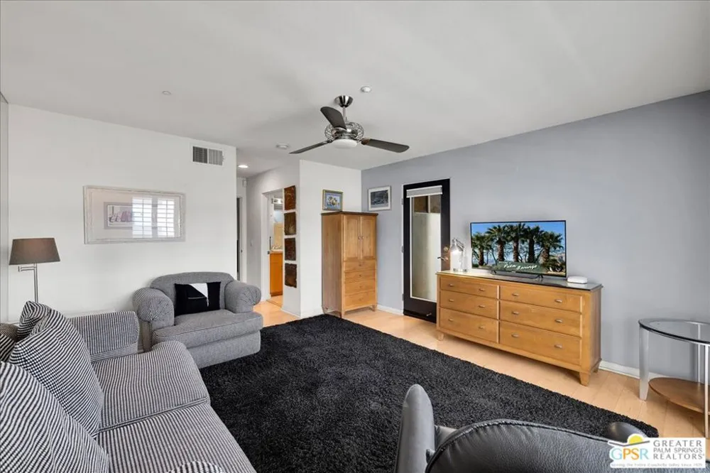 1520 Via Miraleste Palm Springs, CA 92262