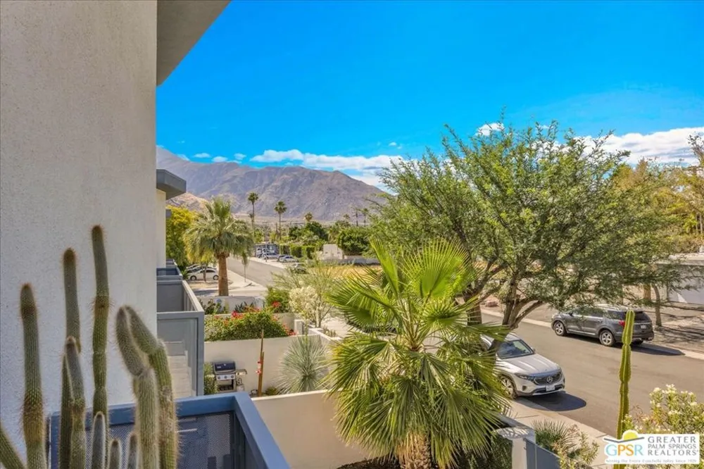 1520 Via Miraleste Palm Springs, CA 92262