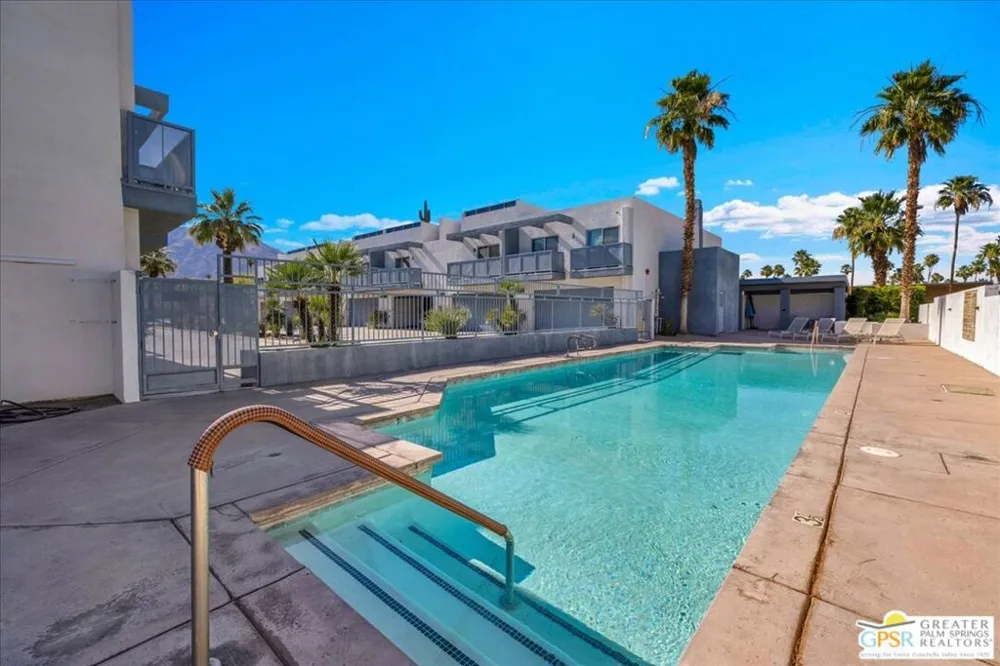 1520 Via Miraleste Palm Springs, CA 92262