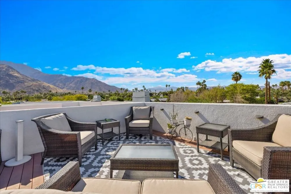 1520 Via Miraleste Palm Springs, CA 92262