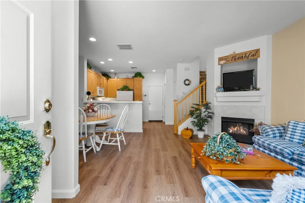25554 Schubert #C Stevenson Ranch, CA 91381