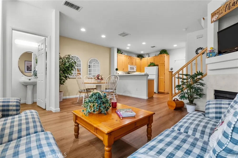 25554 Schubert #C Stevenson Ranch, CA 91381