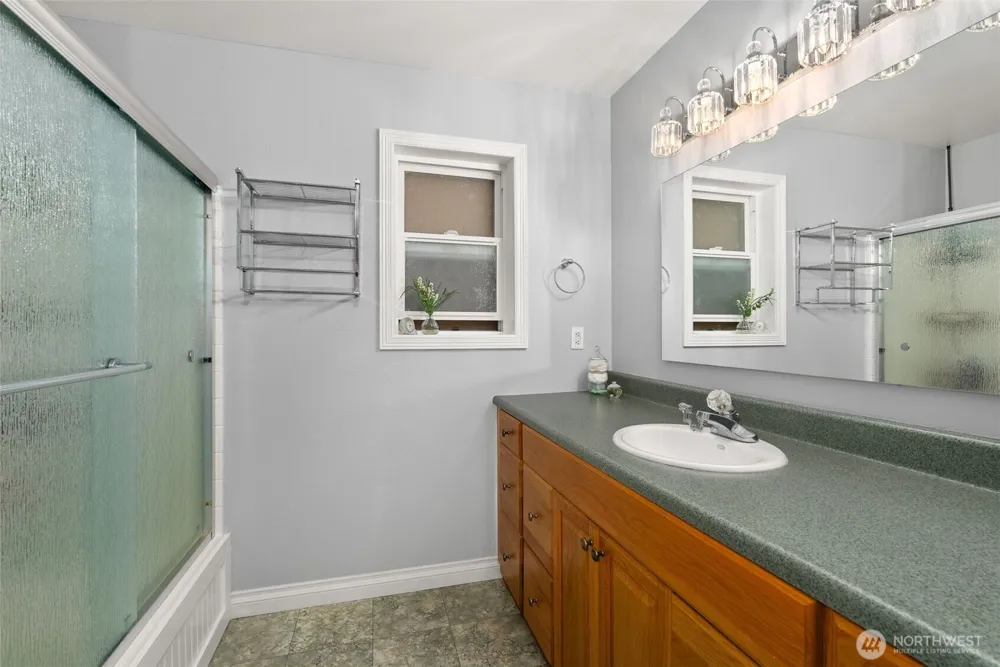 14 Sunset Road South Bend, WA 98586