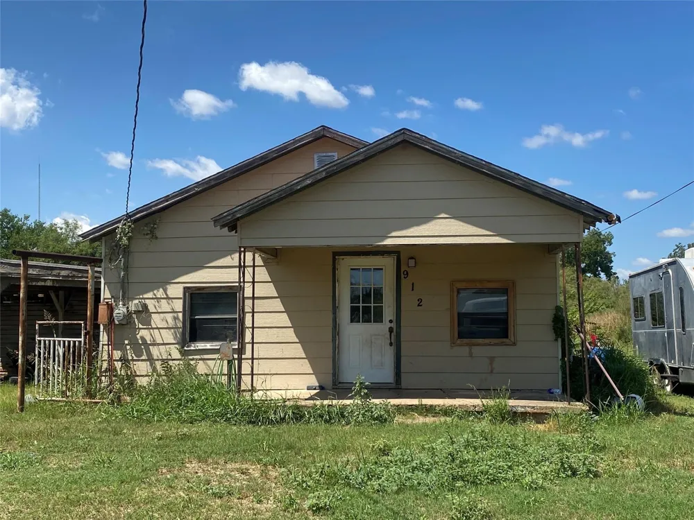 912 Taylor Avenue Rule, TX 79547
