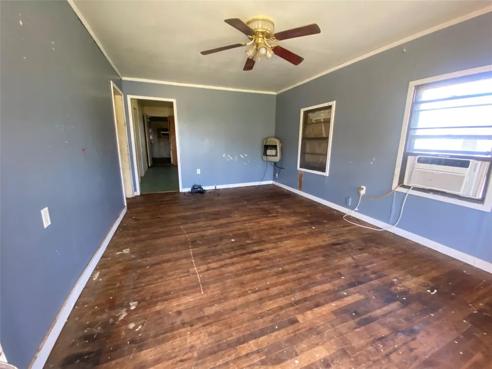 912 Taylor Avenue Rule, TX 79547