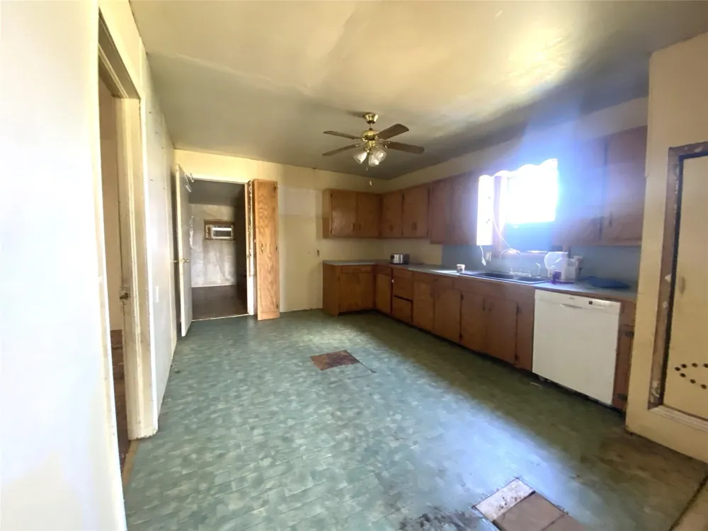 912 Taylor Avenue Rule, TX 79547