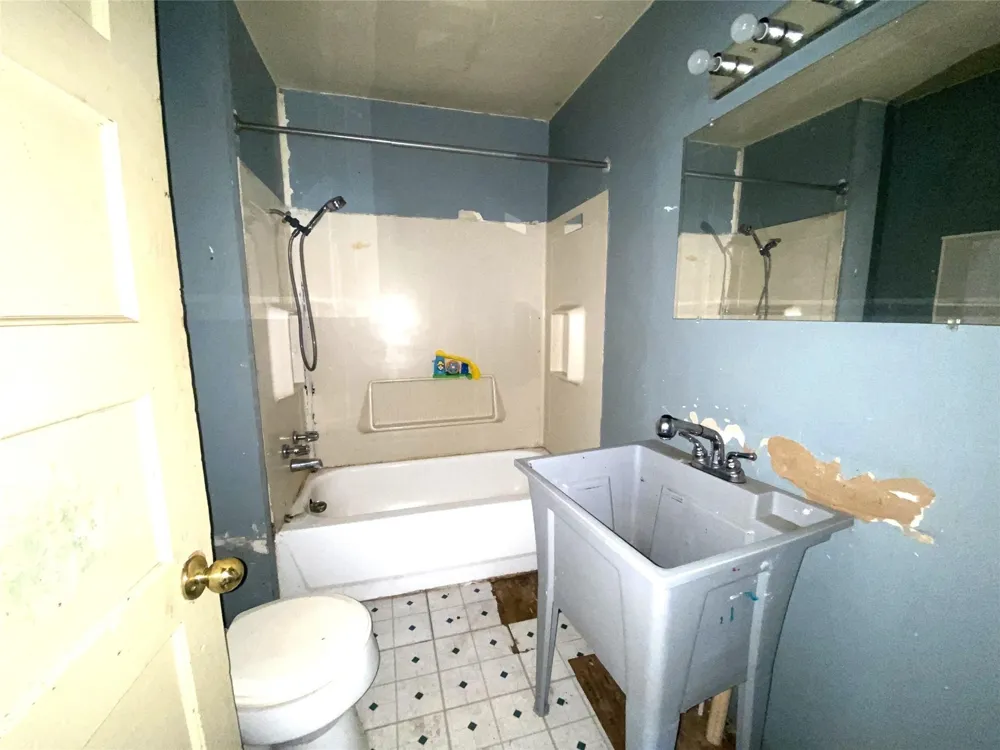 912 Taylor Avenue Rule, TX 79547