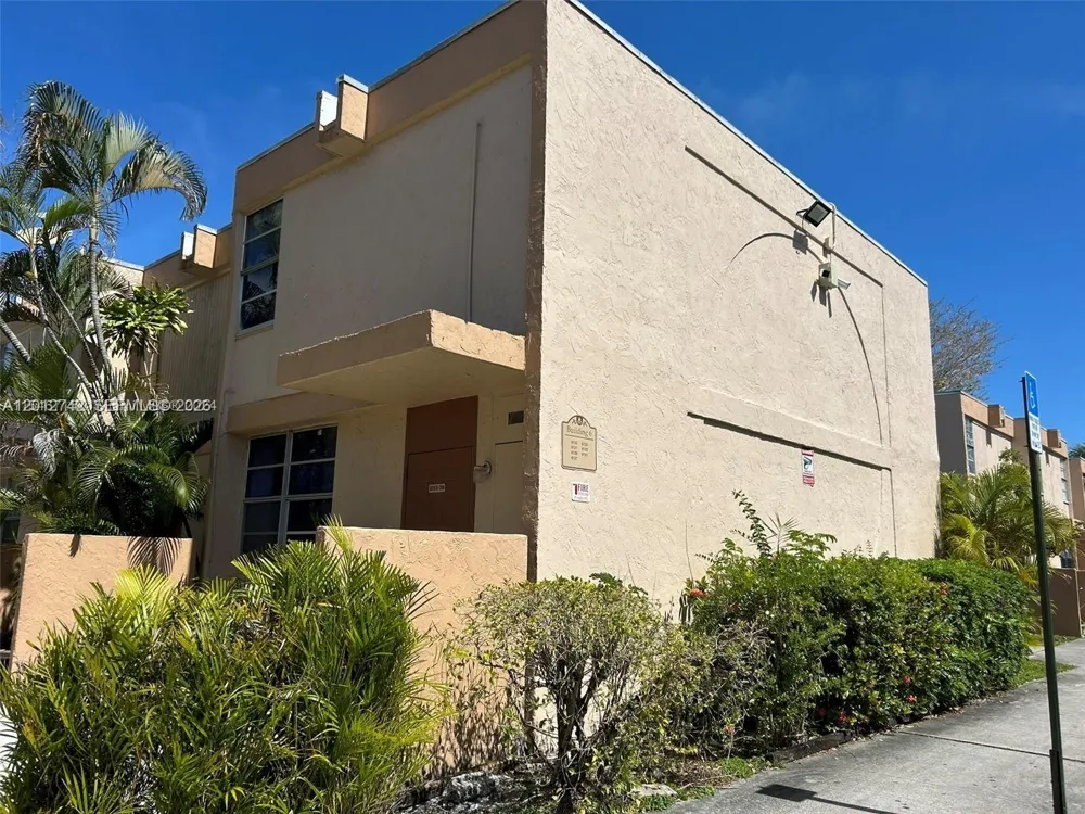 6133 SW 69th St #38 South Miami, FL 33143