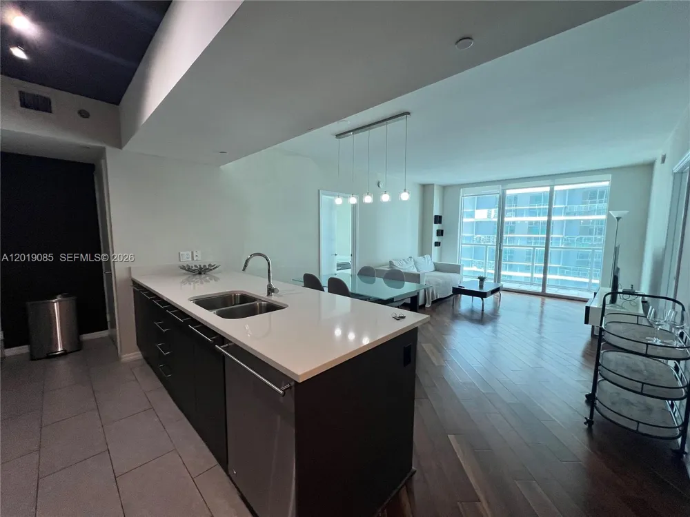 55 SE 6th St #3305 Miami, FL 33131