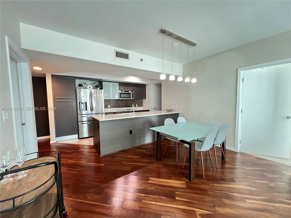 55 SE 6th St #3305 Miami, FL 33131