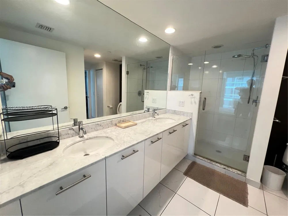55 SE 6th St #3305 Miami, FL 33131
