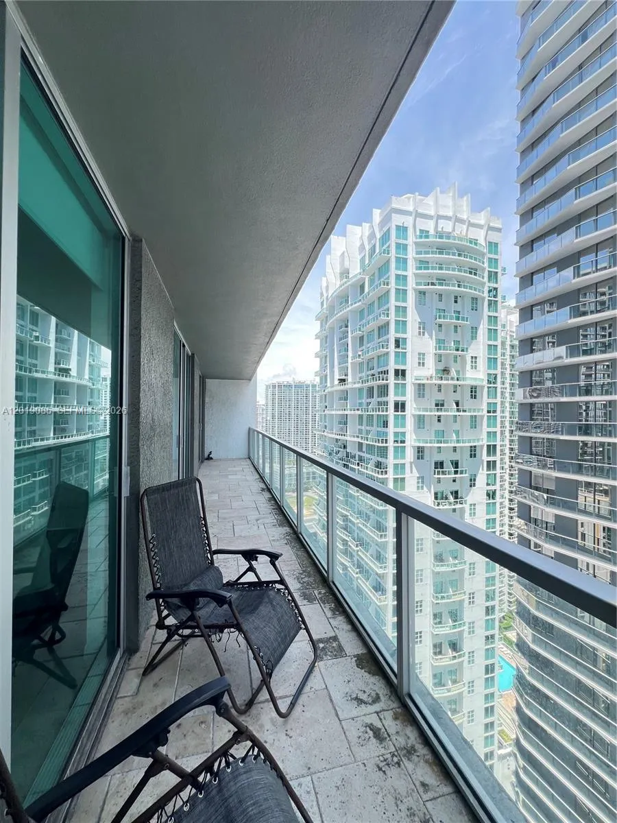 55 SE 6th St #3305 Miami, FL 33131