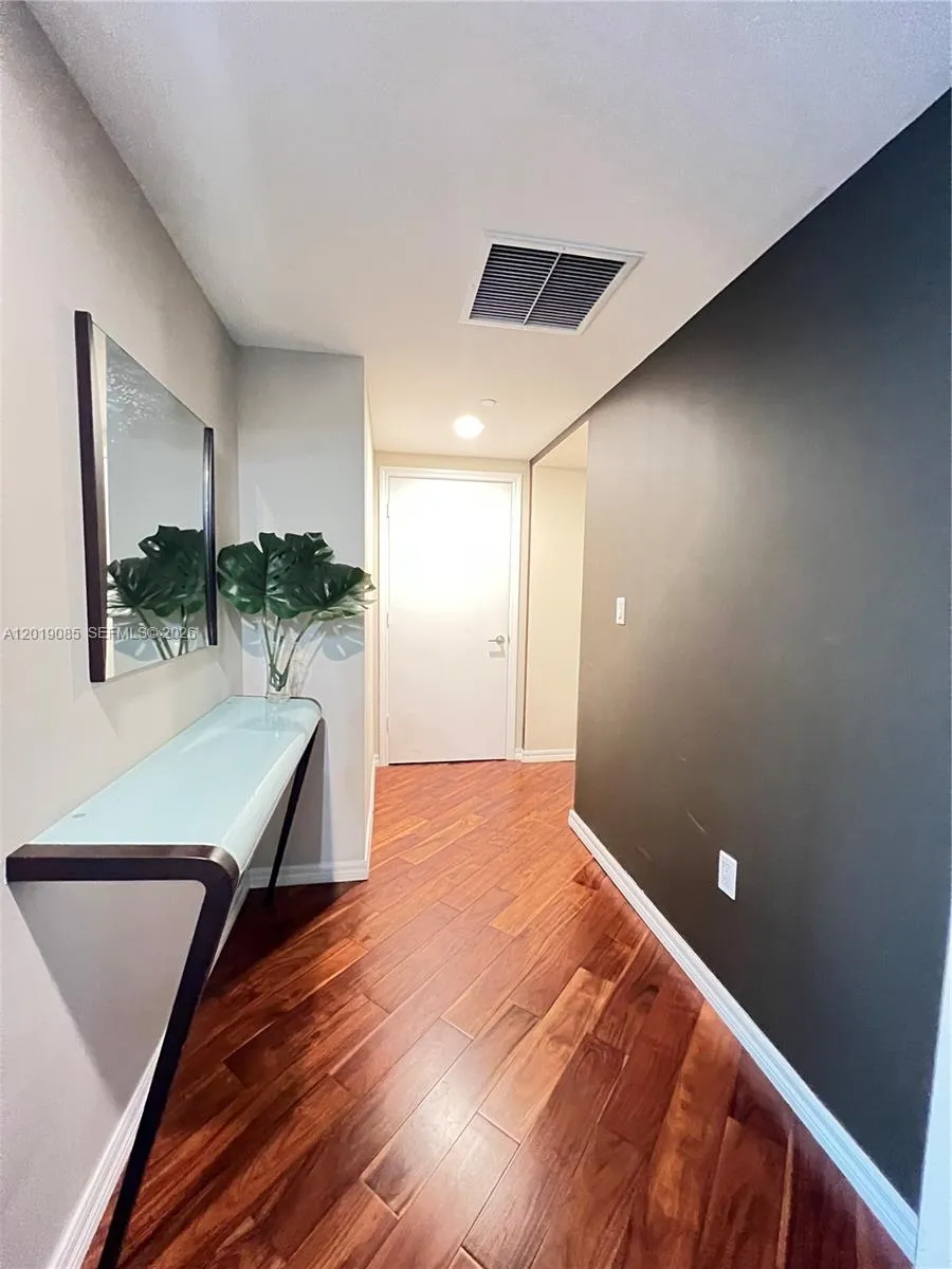 55 SE 6th St #3305 Miami, FL 33131