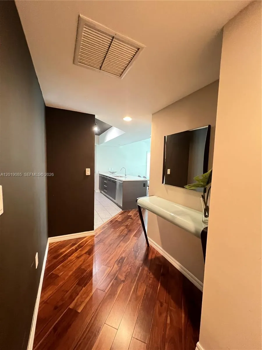 55 SE 6th St #3305 Miami, FL 33131