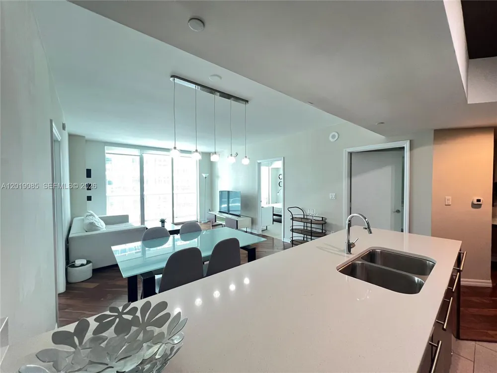 55 SE 6th St #3305 Miami, FL 33131