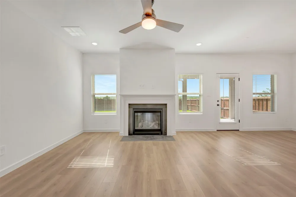 161 Summer Rain Way Newark, TX 76071