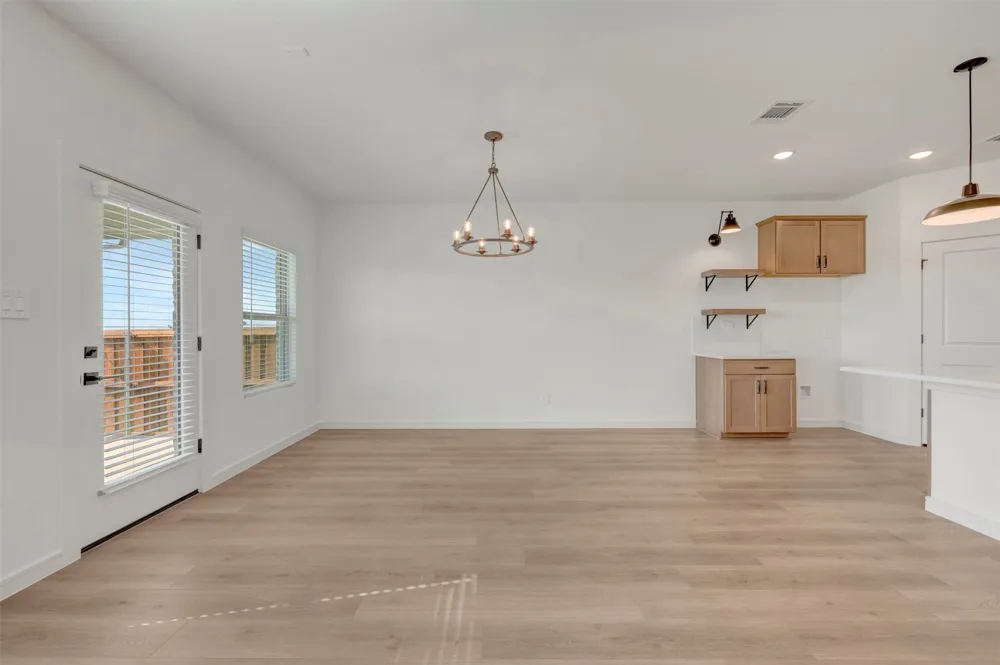 161 Summer Rain Way Newark, TX 76071