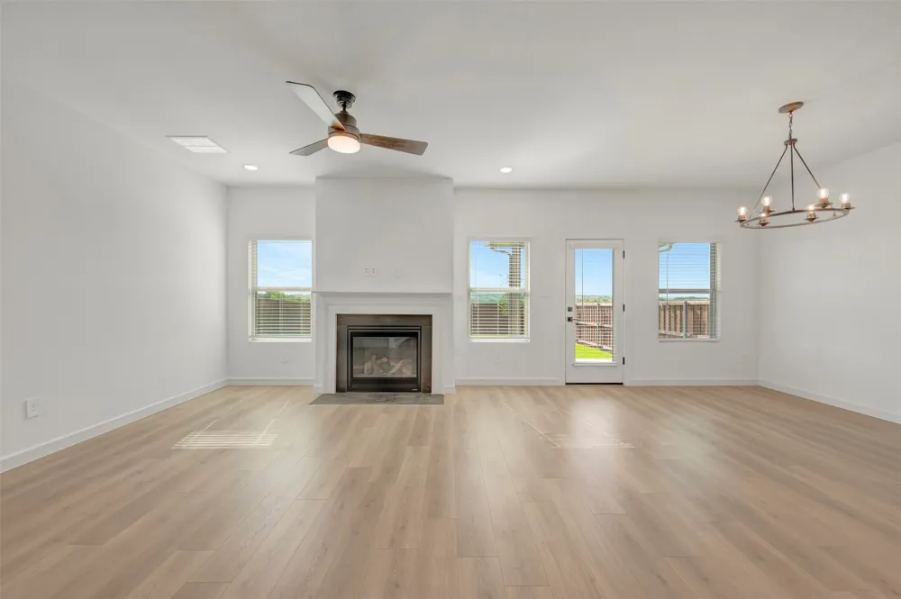 161 Summer Rain Way Newark, TX 76071