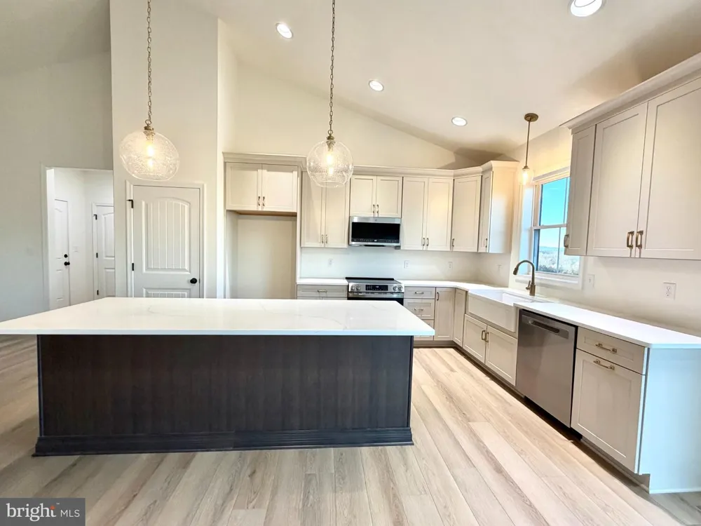 663 CURTIS DRIVE Gettysburg, PA 17325