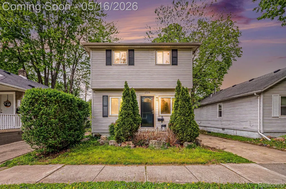 2126 Roslyn Road Grosse Pointe Woods City, MI 48236