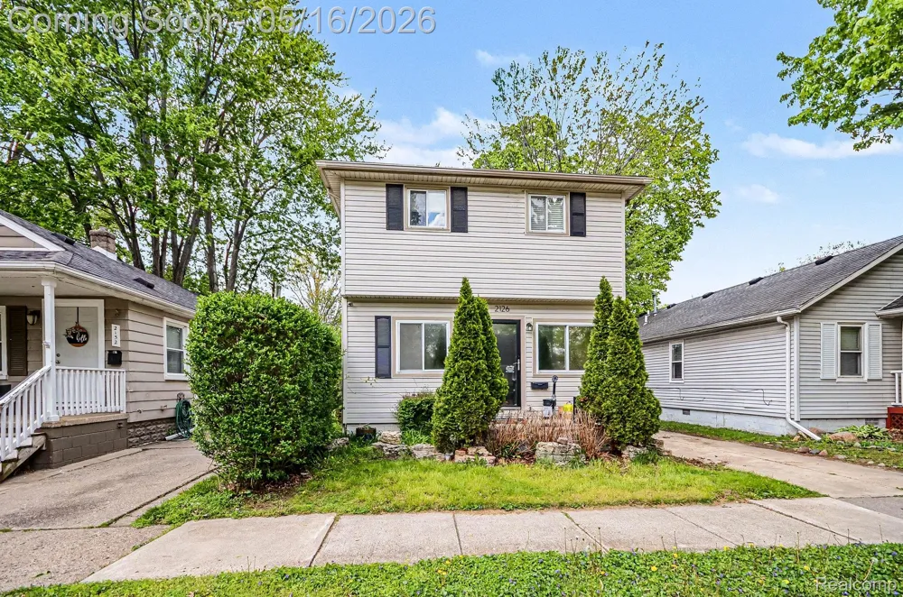 2126 Roslyn Road Grosse Pointe Woods City, MI 48236