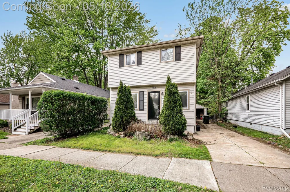 2126 Roslyn Road Grosse Pointe Woods City, MI 48236