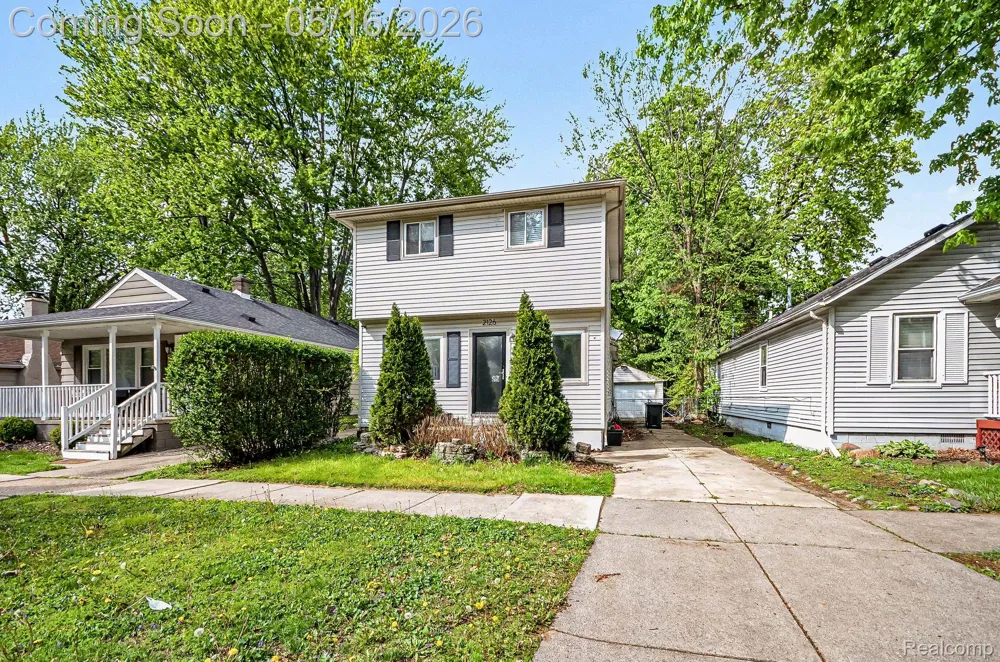 2126 Roslyn Road Grosse Pointe Woods City, MI 48236