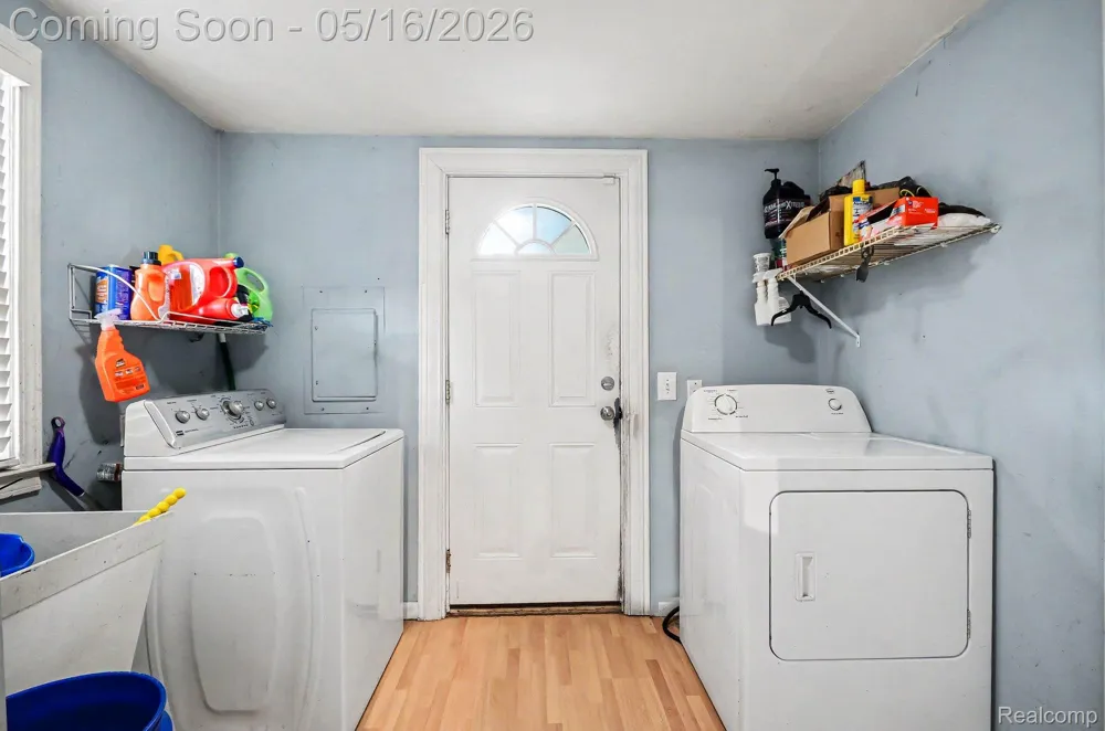 2126 Roslyn Road Grosse Pointe Woods City, MI 48236