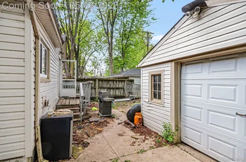2126 Roslyn Road