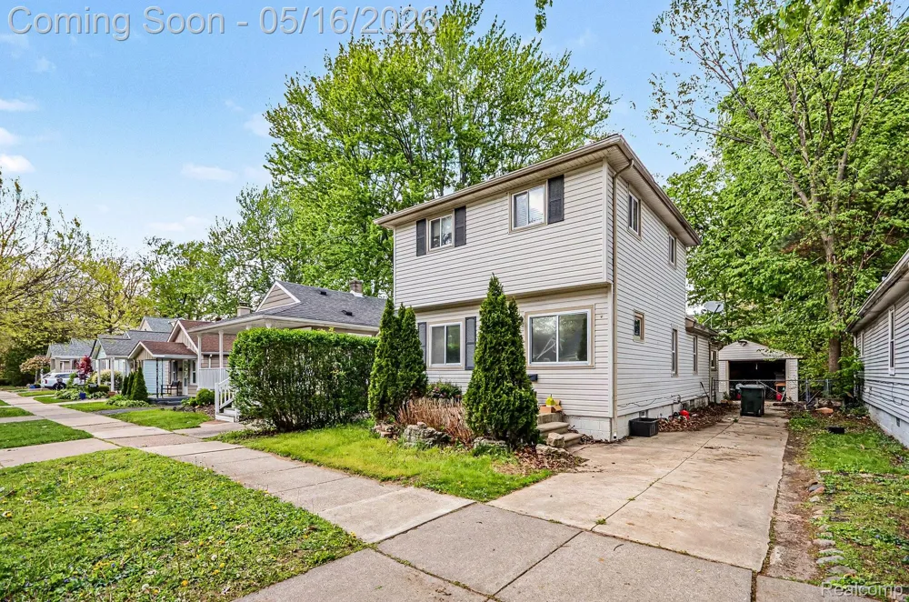 2126 Roslyn Road Grosse Pointe Woods City, MI 48236