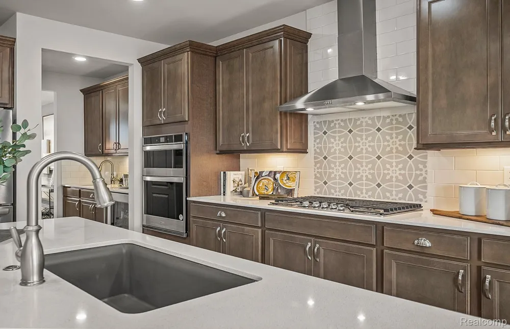 676 Gretchen Lane Saline City, MI 48176
