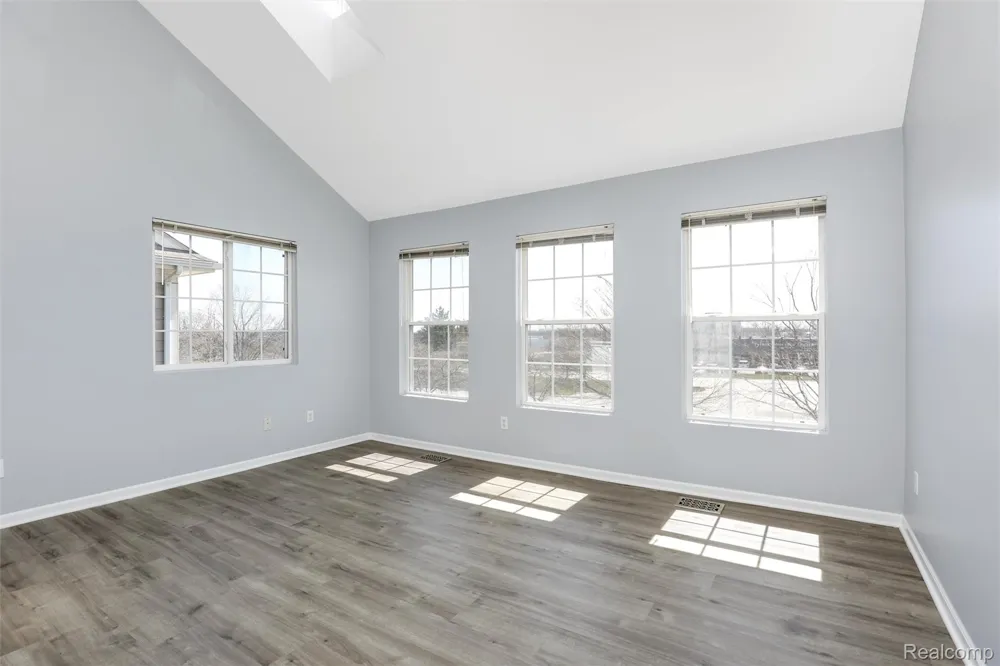 1111 BEAVER Run Troy City, MI 48083