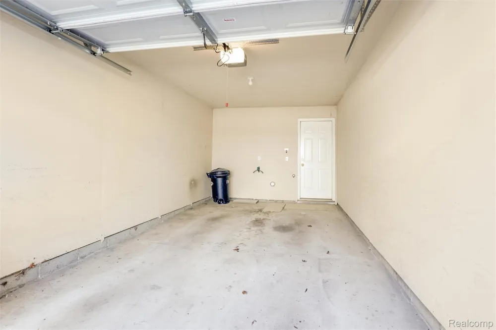 1111 BEAVER Run Troy City, MI 48083