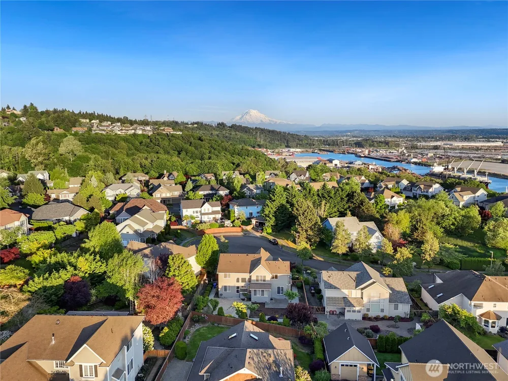 1818 Beacon Court NE Tacoma, WA 98422